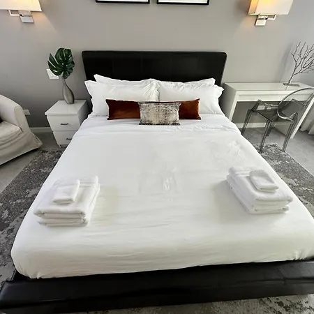 Old Town Pied-a-terre With Private Terrace And Parking! Holiday home *
