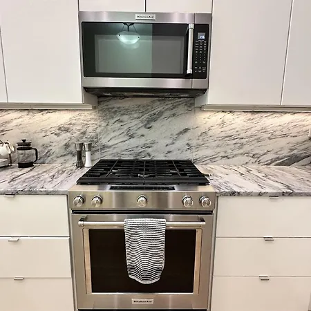 Holiday home Old Town Pied-a-terre With Private Terrace And Parking! Chicago