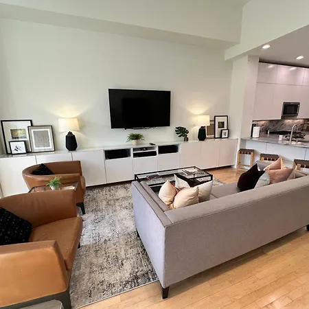 Old Town Pied-a-terre With Private Terrace And Parking!