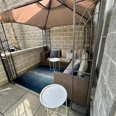 Holiday home Old Town Pied-a-terre With Private Terrace And Parking! Chicago