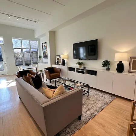 Holiday home Old Town Pied-a-terre With Private Terrace And Parking! Chicago