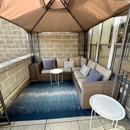 Holiday home Old Town Pied-a-terre With Private Terrace And Parking! Chicago