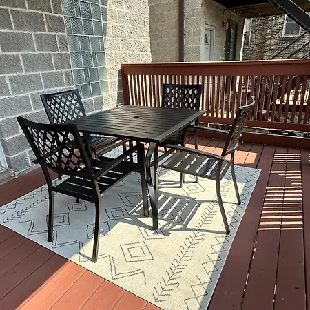 Holiday home Modern Wrigley Oasis With Parking! Chicago