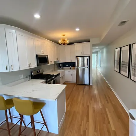 Modern Wrigley Oasis With Parking!