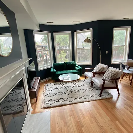 Modern Wrigley Oasis With Parking! Holiday home
