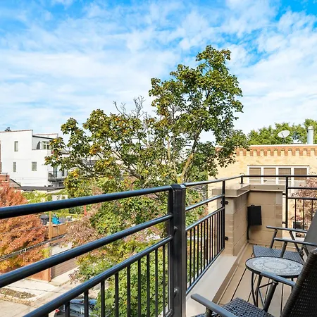 Luxe Penthouse With Theater And Amazing