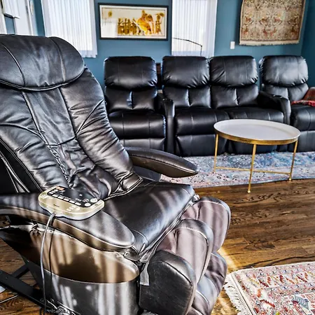 Luxe Penthouse With Theater And Amazing Holiday home *