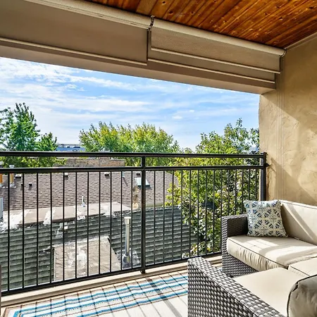 Luxe Penthouse With Theater And Amazing Holiday home