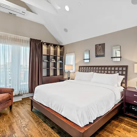 Luxe Penthouse With Theater And Amazing Chicago