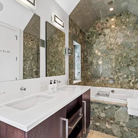 Holiday home Luxe Penthouse With Theater And Amazing *