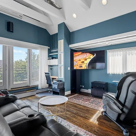 Luxe Penthouse With Theater And Amazing Holiday home *