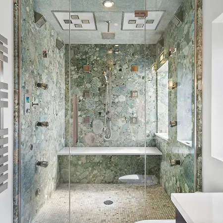 Luxe Penthouse With Theater And Amazing