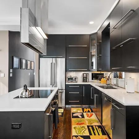 Luxe Penthouse With Theater And Amazing Chicago