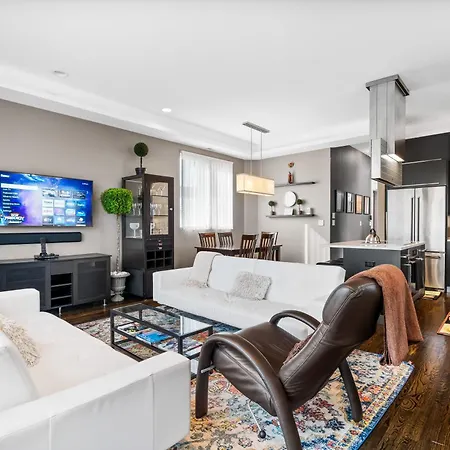 Luxe Penthouse With Theater And Amazing