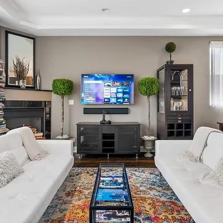 Luxe Penthouse With Theater And Amazing Chicago