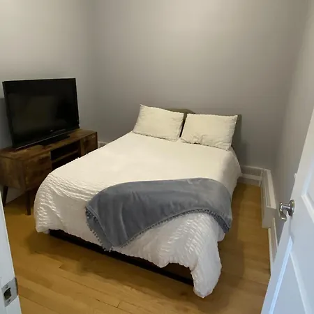 Holiday home Hidden Oasis In The Heart Of Lakeview Chicago