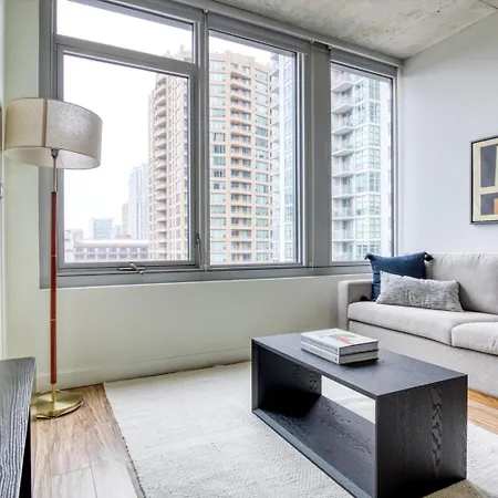 W Loop W Deck Pool Gym 3 Blocks To L Chi-643 *