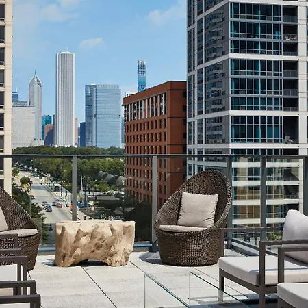S Loop W Gym Pool Wd Nr The L Chi-185 *