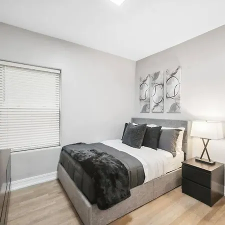 Apartment The Chic Urban Oasis Near The Lake! *