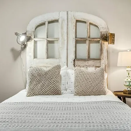 Holiday home The Village By Dakota Gal Digs *