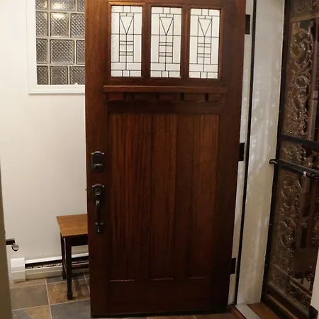 Well-appointed Cozy Portage Park Apt, Dogs, Kids, Free Parking, 420 Compliant *