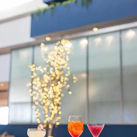 - Dwtn - The Mart By Ihg Hotel Chicago