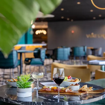 - Dwtn - The Mart By Ihg Chicago