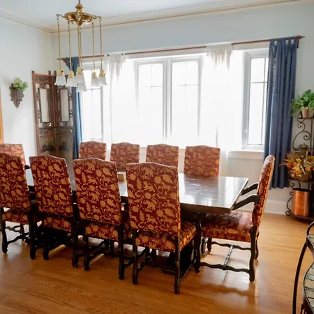Bootlegger House Sleeps 10-20 Free Tv & Parking *