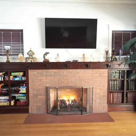 Bootlegger House Sleeps 10-20 Free Tv & Parking * Chicago
