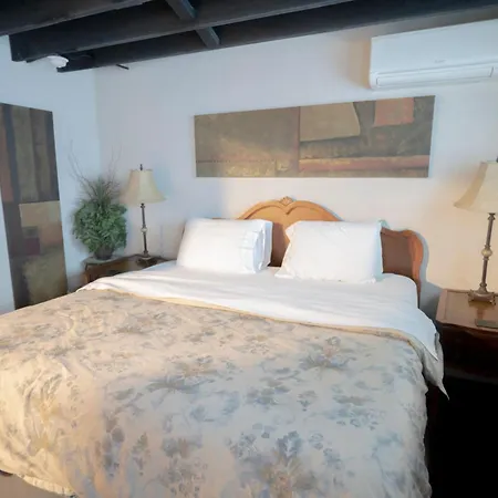 Bootlegger House Sleeps 10-20 Free Tv & Parking Chicago
