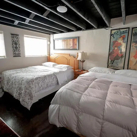 Apartment Bootlegger House Sleeps 10-20 Free Tv & Parking *