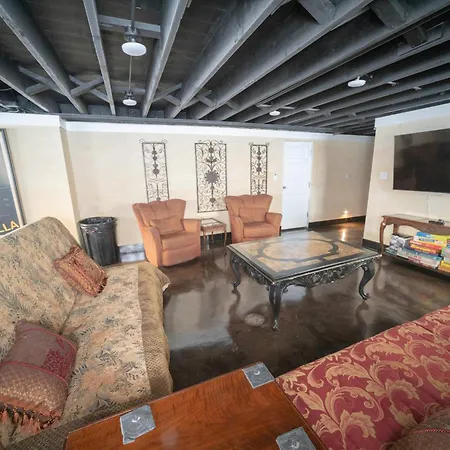 Apartment Bootlegger House Sleeps 10-20 Free Tv & Parking