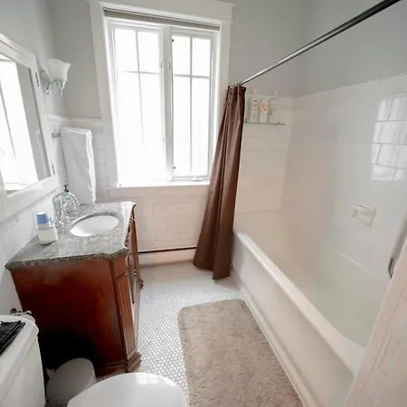 Apartment Bootlegger House Sleeps 10-20 Free Tv & Parking *