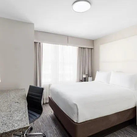 Express - Magnificent Mile By Ihg Hotel 3*