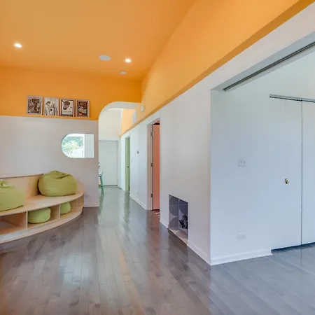 Stylish Duplex Close To Parks And Dtwn Holiday home