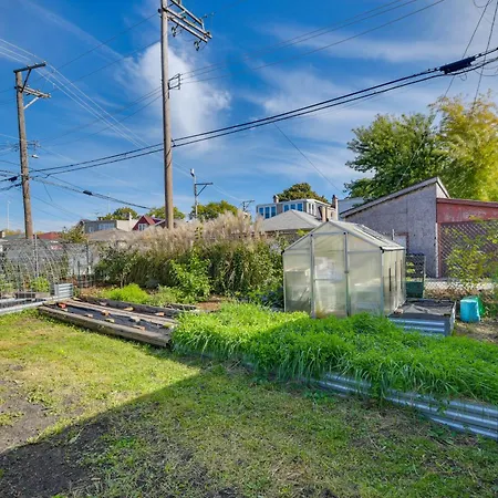 Stylish Duplex Close To Parks And Dtwn Holiday home