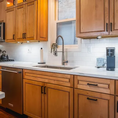 Holiday home Modern Townhome With King & Private Patio Chicago
