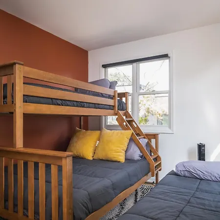 Holiday home Modern Townhome With King & Private Patio