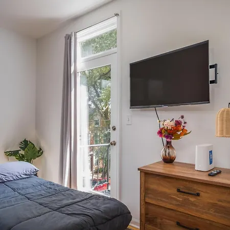 Modern Townhome With King & Private Patio *