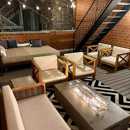 Holiday home Modern Townhome With King & Private Patio Chicago