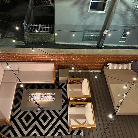 Holiday home Modern Townhome With King & Private Patio