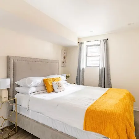 Cozy 2 Brm Mins Away From United Center