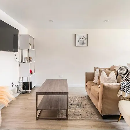 Cozy 2 Brm Mins Away From United Center Apartment Chicago