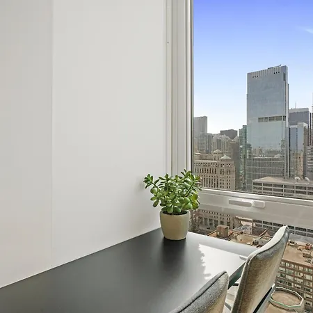 Hotel Level River North Chicago