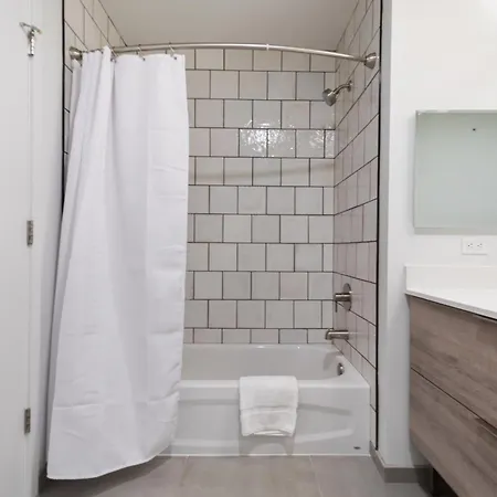 Aurelien Spacious In The Heart Of Gold Coast Chicago