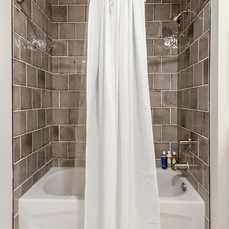 Aurelien Spacious In The Heart Of Gold Coast * Chicago