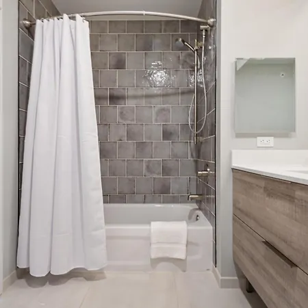 Aurelien Spacious In The Heart Of Gold Coast Apartment