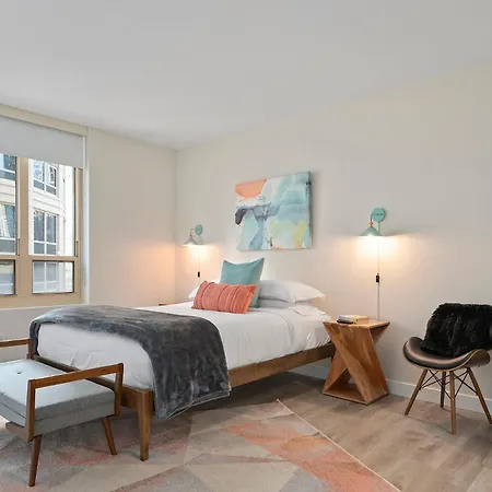 The Bernardin Gold Coast Luxury Near Magnificent Mile