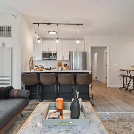 The Bernardin Gold Coast Luxury Near Magnificent Mile Apartment *