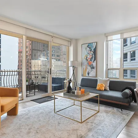 The Bernardin Gold Coast Luxury Near Magnificent Mile Apartment